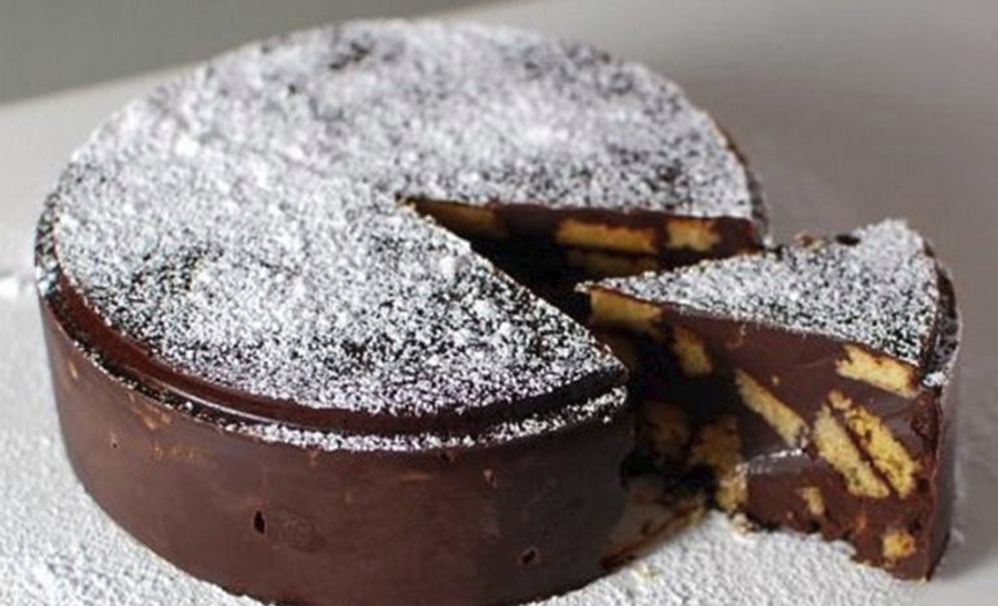 Tort delicios de ciocolata cu biscuiti, fara coacere si gata cat ai bate din palme