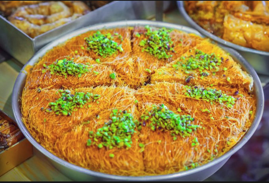 Cataiful turcesc – un desert extrem de dulce și aromat, ușor de făcut, cu un aspect spectaculos. Fă-l, după cea mai simplă rețetă, asta.