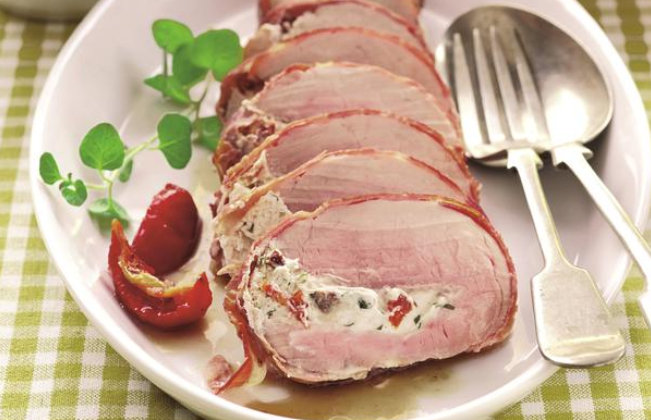 Mușchi de porc umplut este un preparat numai bun de adus la masă când vrei să impresionezi pe cineva. Carnea de porc cu umplutură este pe gustul oricărui gurmand