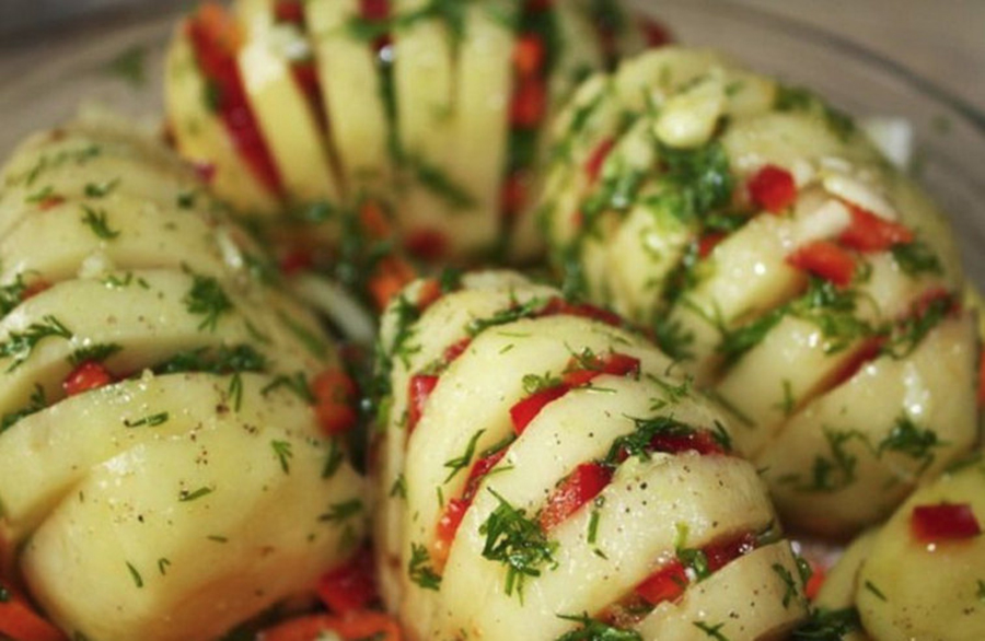 Cartofi boierești: Se prepară simplu și sunt perfecți atât ca garnitură, cât și ca salată